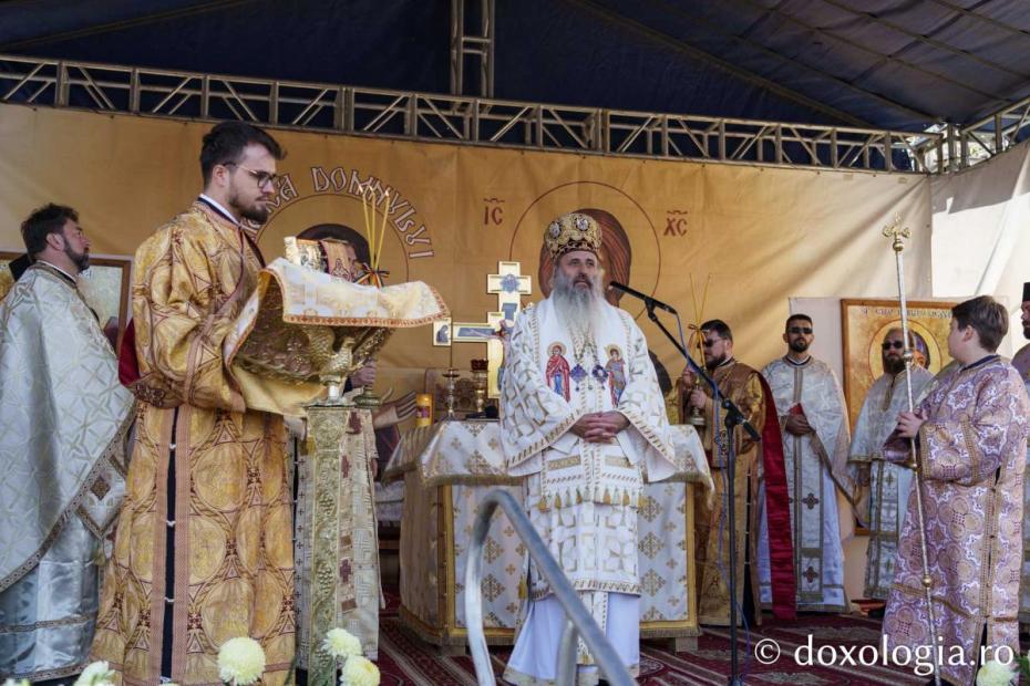 Biserica Parohiei Miletin, care datează din 1966, a fost sfințită de IPS Teofan / Foto: Mihail Vrăjitoru